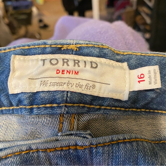 Torrid Distressed Denim Shorts Rainbow Embroidered Back Pocket - Picture 3 of 5